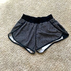 Lululemon | Tracker Low Rise Shorts | 8 |
